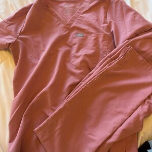 Figs light pink Scrub Set